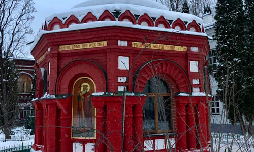 Часовня с артезианским колодцем