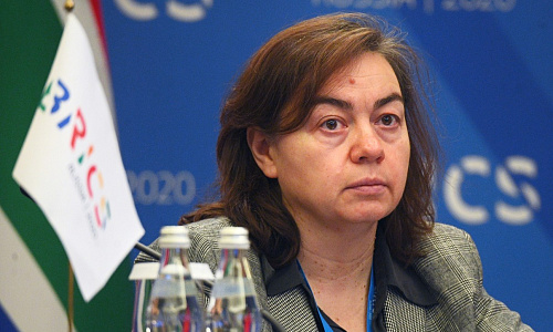 Исполнительный директор Аналитического центра МНиОП Ирина Куклина на пленарной сессии "Изменение международного порядка и восстановление мировой экономики: БРИКС в новой парадигме глобального управления”. Фото: brics-russia2020.ru